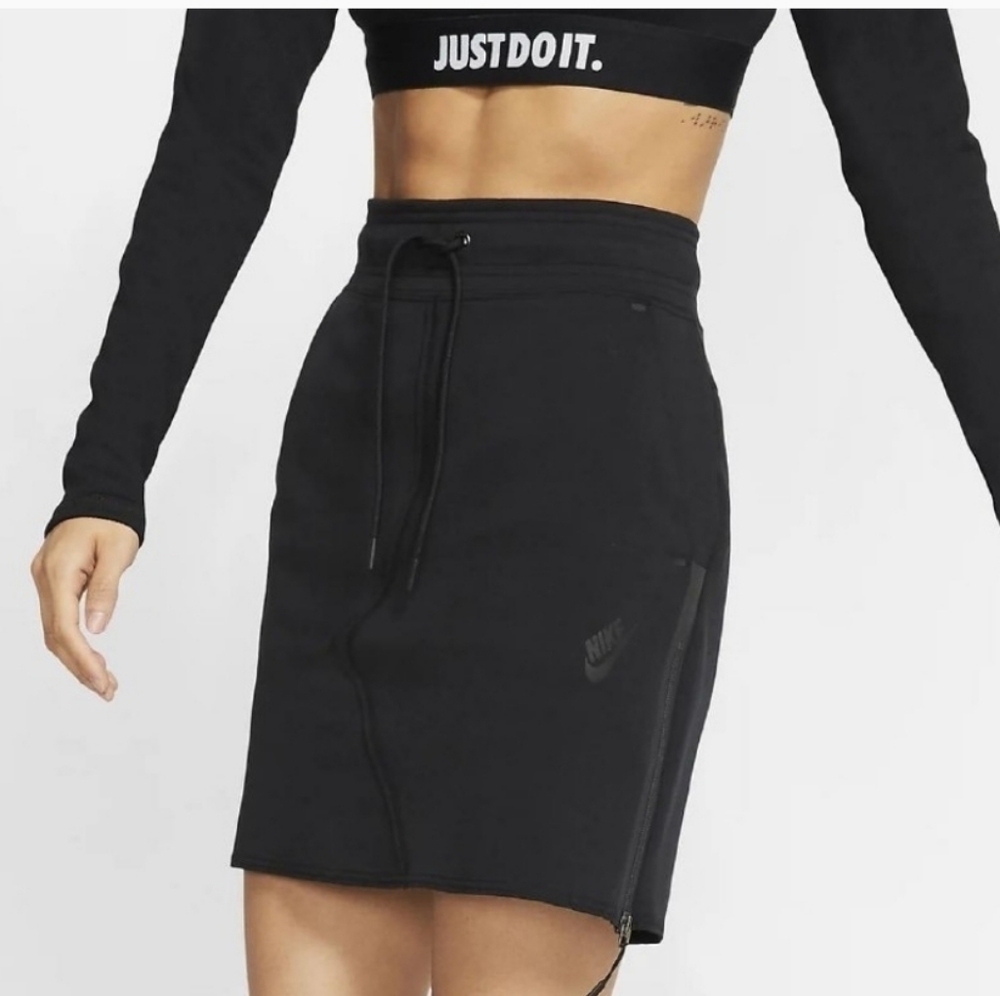 NEW- Nike Black NSW Tech Fleece Skirt